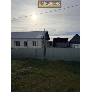 Продаётся двухкомнатная квартира в двухквартирном доме в с.Мишкино